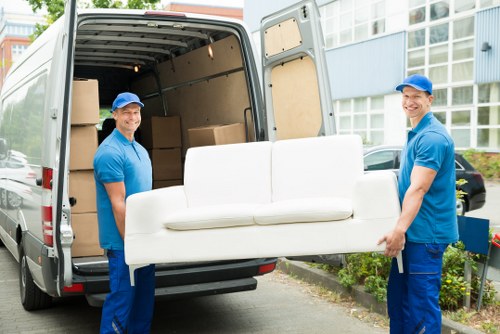 Removal truck and house move planning in Highbury
